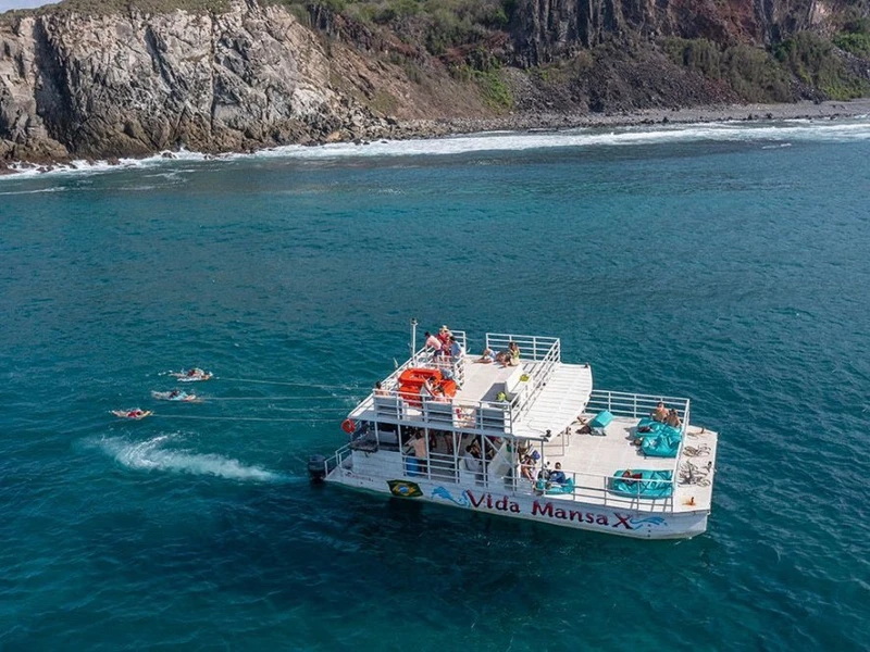 Catamarã APA I em Fernando de Noronha