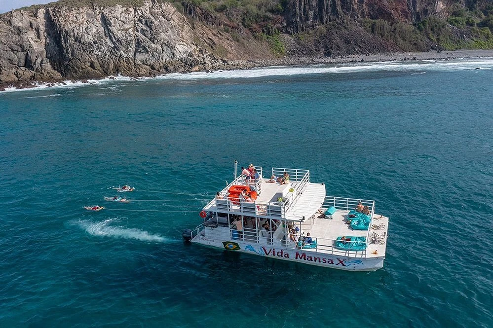 Catamarã APA I em Fernando de Noronha