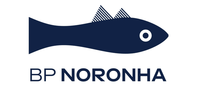 Barco em Noronha