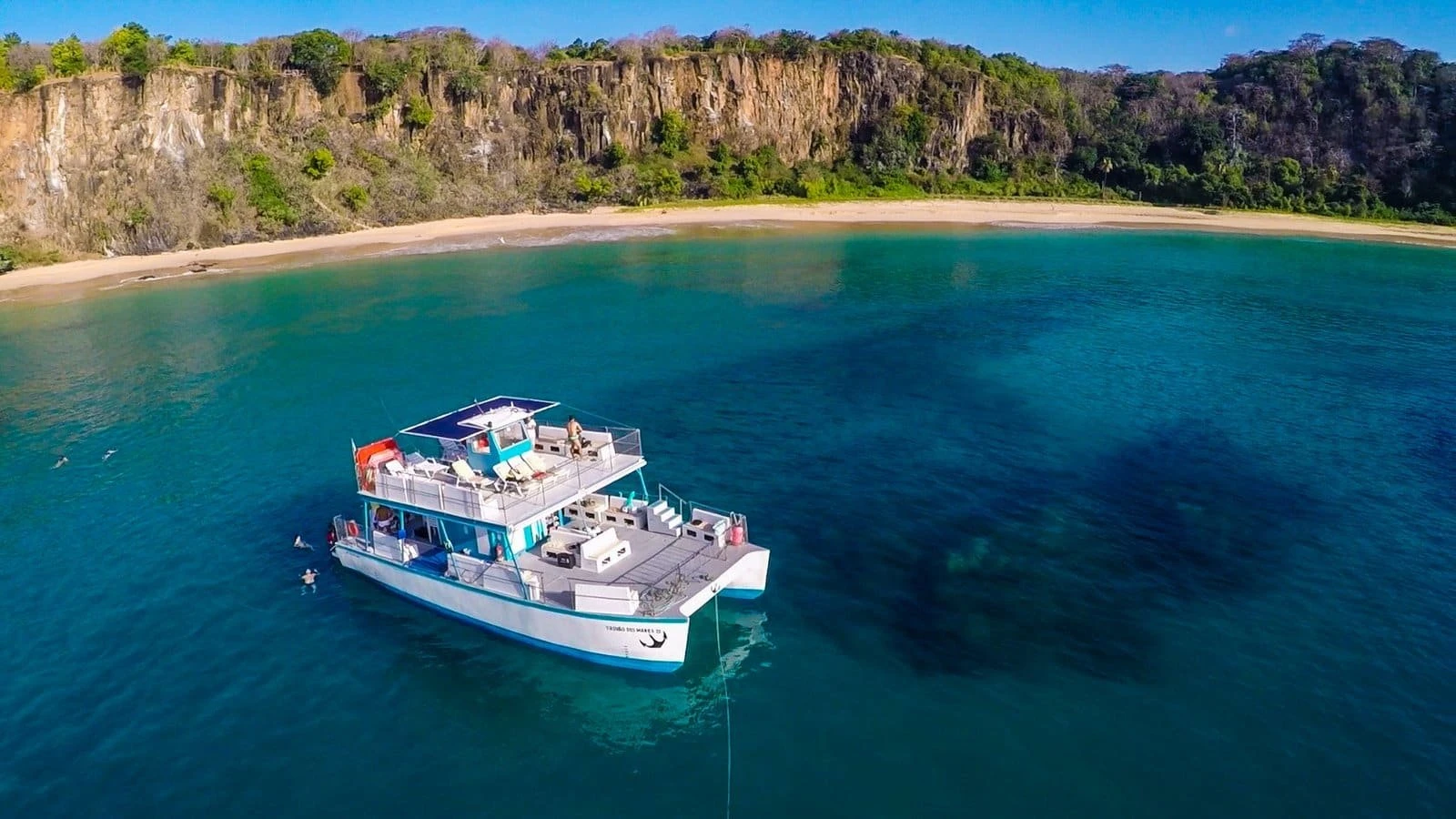 Catamarã Trovão dos Mares em Fernando de Noronha