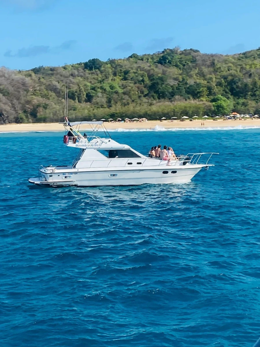 Lancha First em Fernando de Noronha