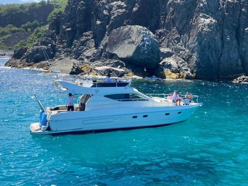 Lancha Flamboat em Fernando de Noronha