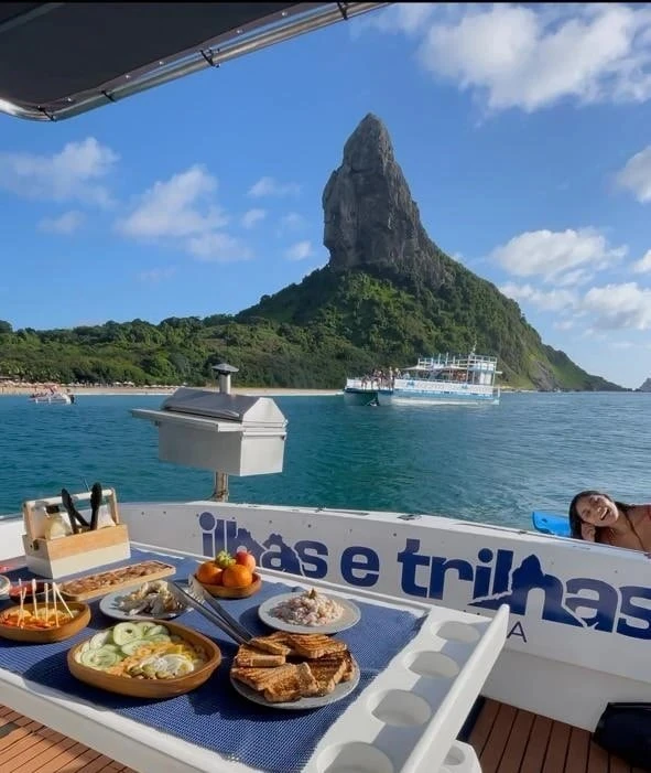Lancha Ilhas em Fernando de Noronha – foto 2