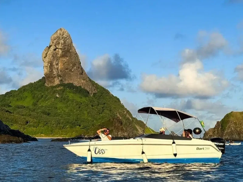 Lancha Léo em Fernando de Noronha