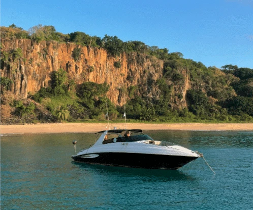 Lancha Luciana em Fernando de Noronha