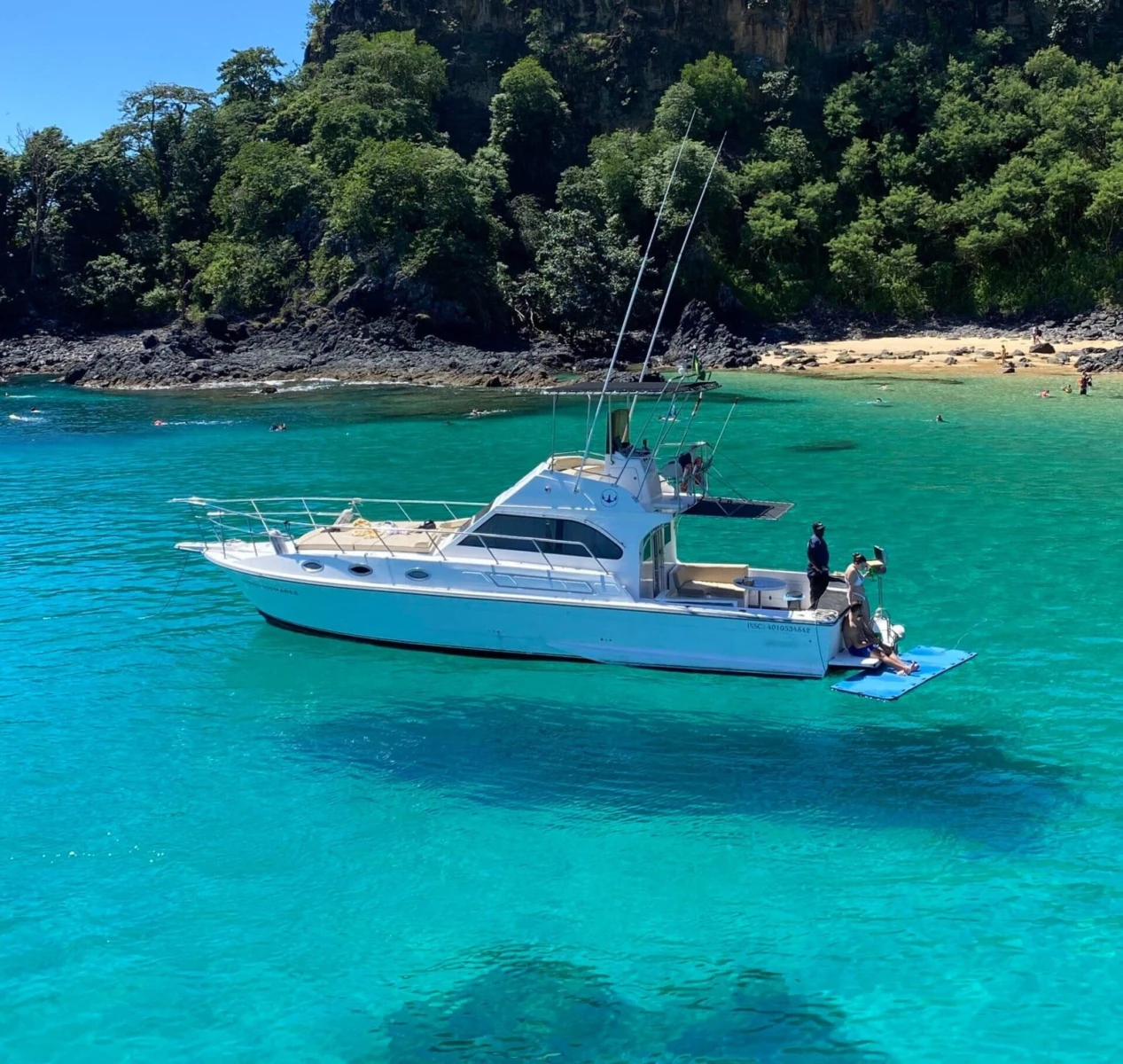 Lancha Trovão em Fernando de Noronha – foto 1