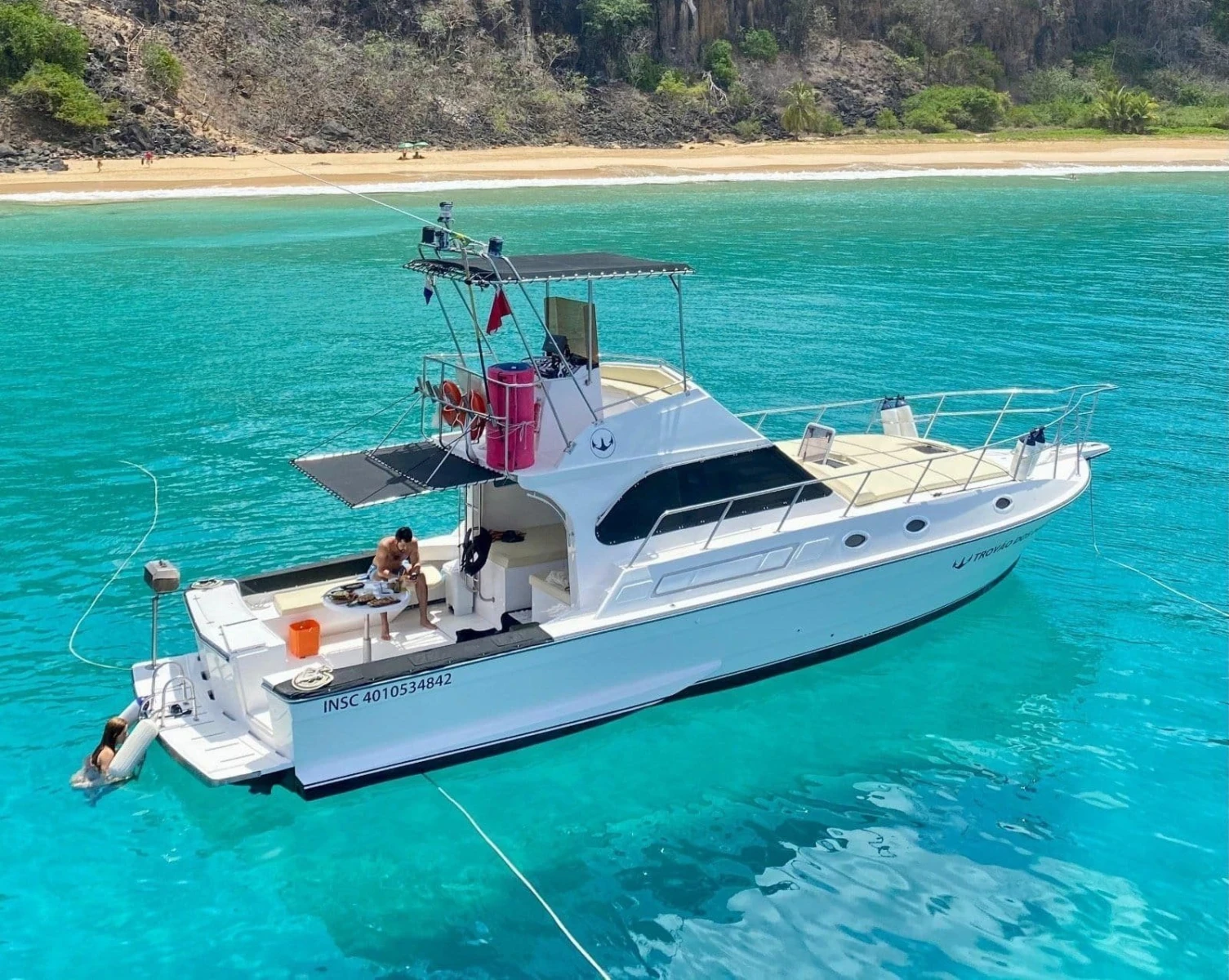 Lancha Trovão em Fernando de Noronha