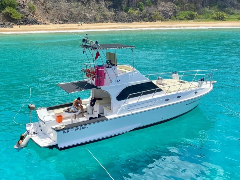 Lancha Trovão em Fernando de Noronha
