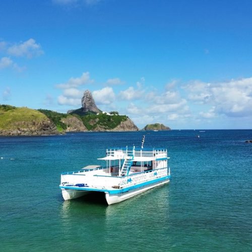 fretamento-catamarã-noronha-2