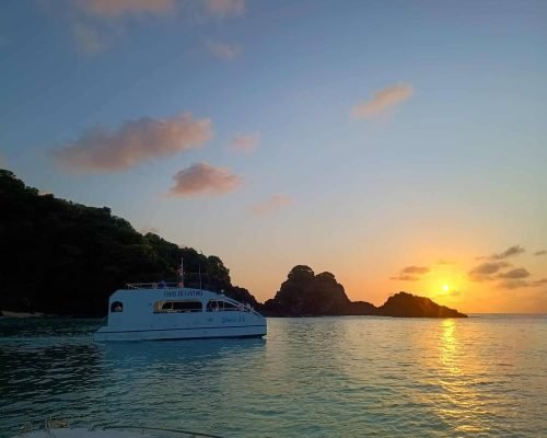 fretamento-barco-noronha-davi-1