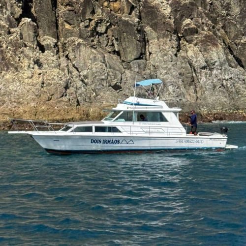lancha-dois-irmãos-noronha-1